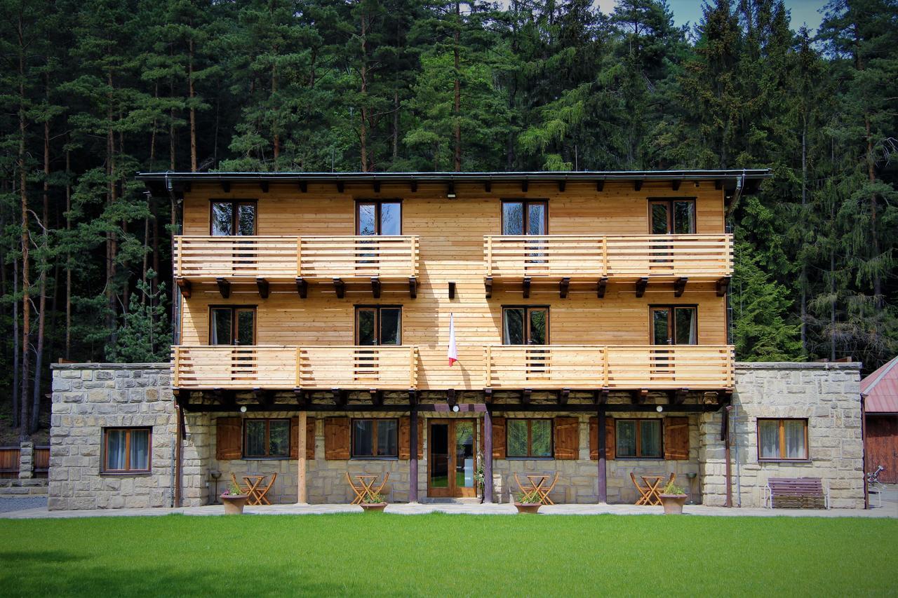 Dum Bratri Capku Hotell Budislav  Exteriör bild