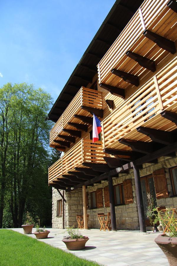 Dum Bratri Capku Hotell Budislav  Exteriör bild