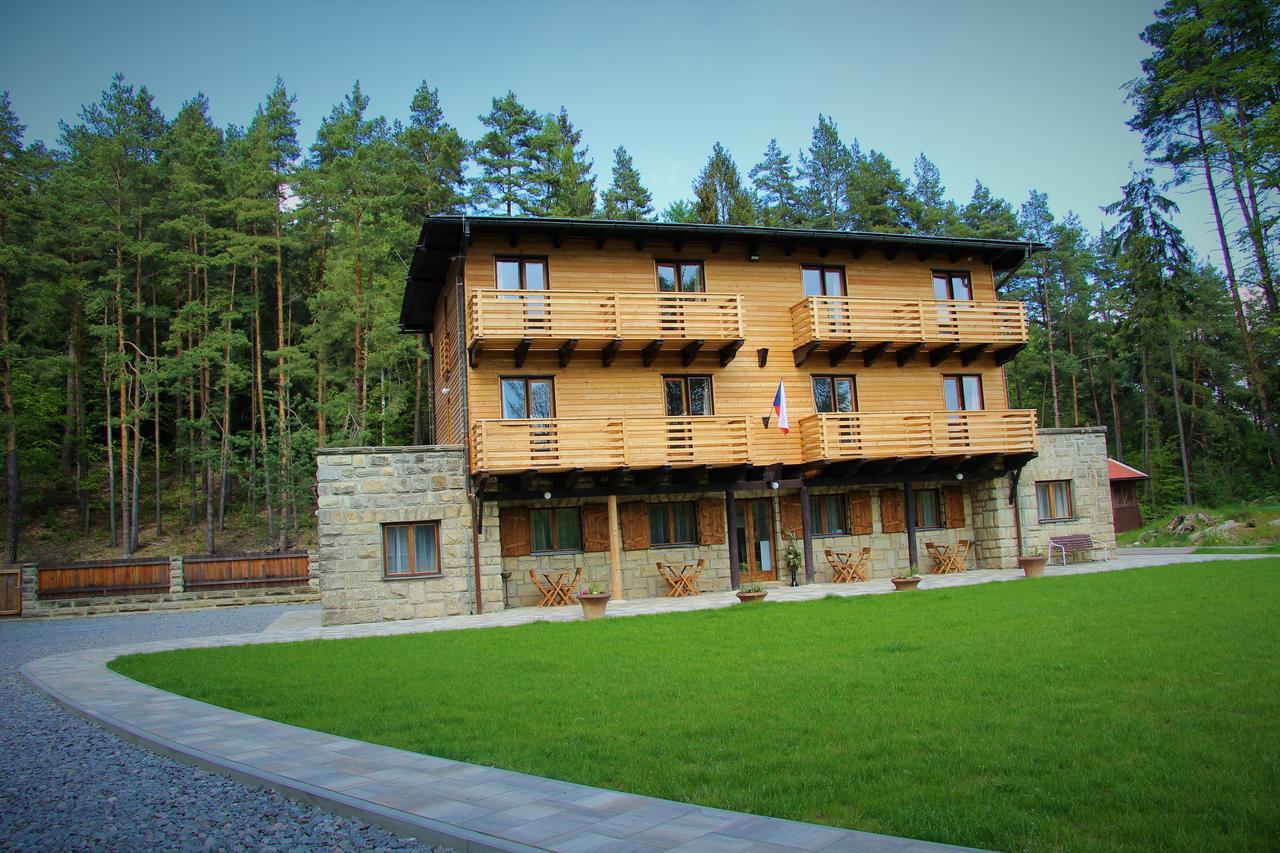 Dum Bratri Capku Hotell Budislav  Exteriör bild
